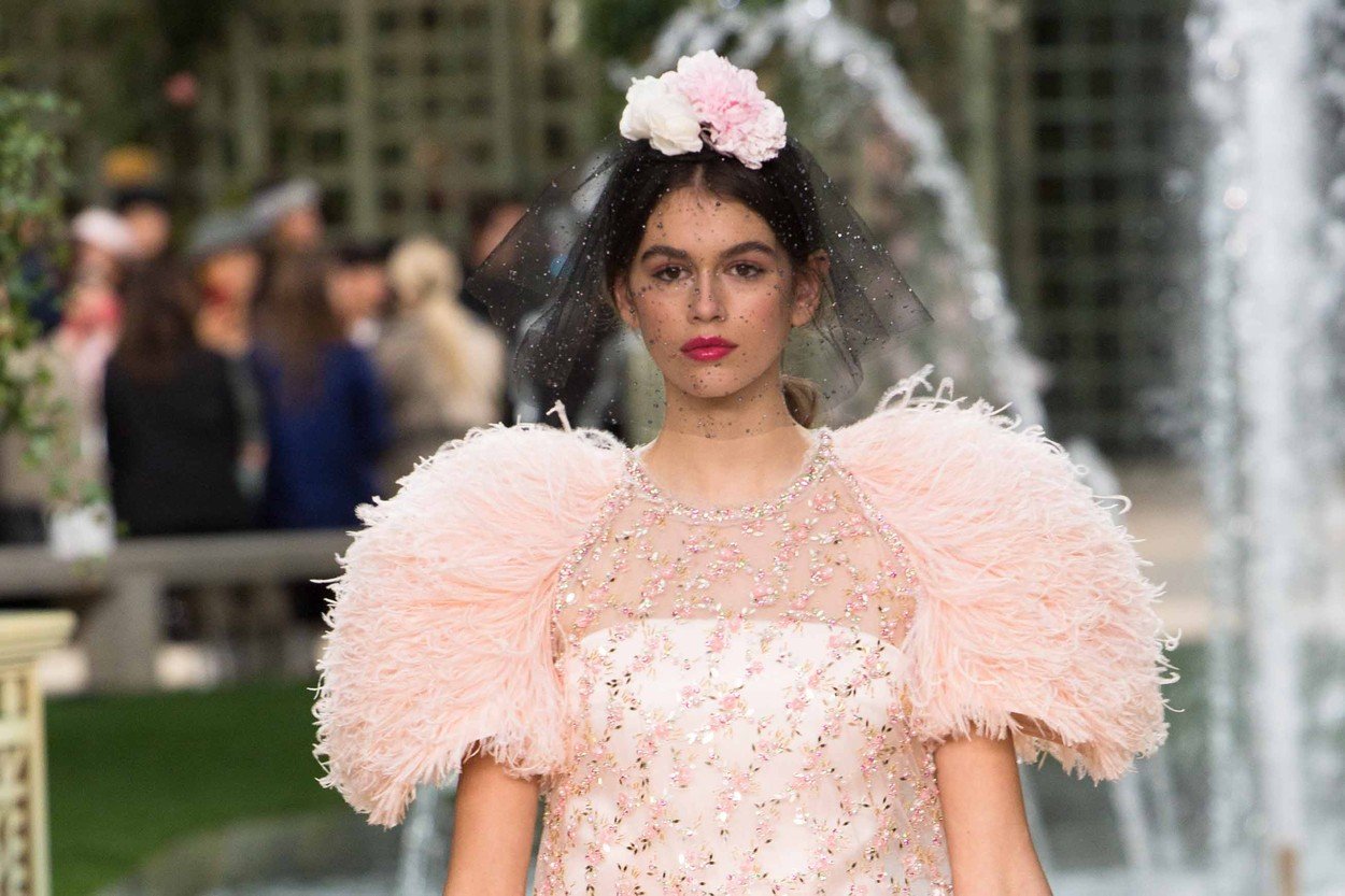 Like mother like daughter: 16-year old Kaia Gerber looks stunning in Chanel  Spring Summer 2018 show