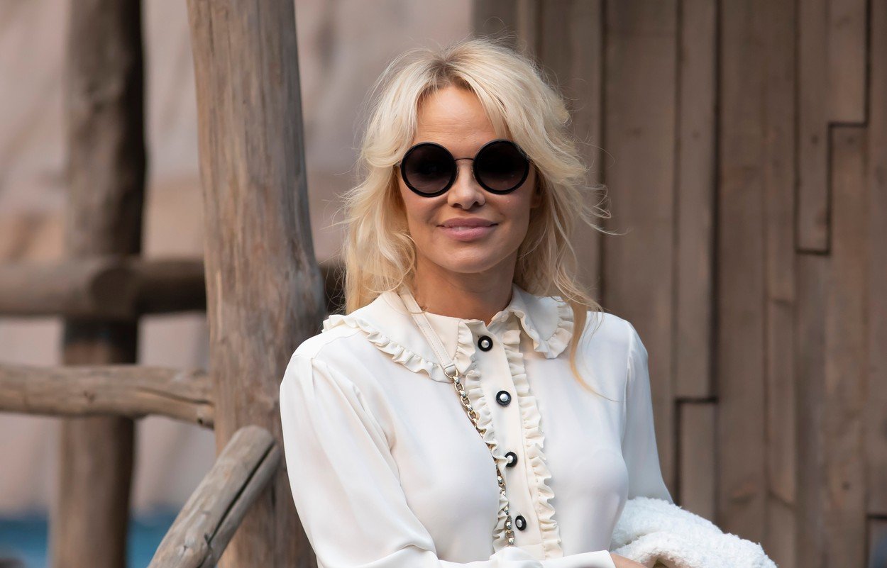 Pamela Anderson looks beautiful in Chanel!