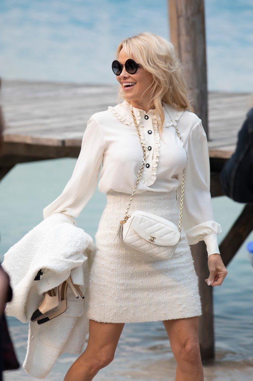 Pamela Anderson looks beautiful in Chanel!